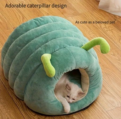 暖かいぬいぐるみの猫と犬の家