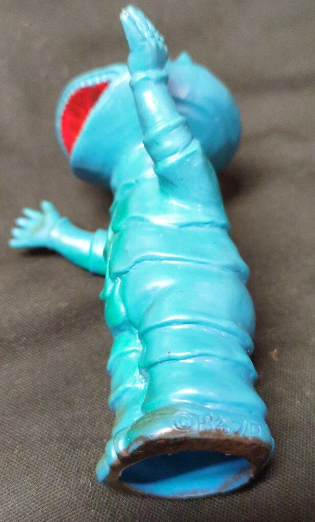大里玩具 怪獣ジャンボ指人形 カネゴン 青成型/約105mm - メルカリ