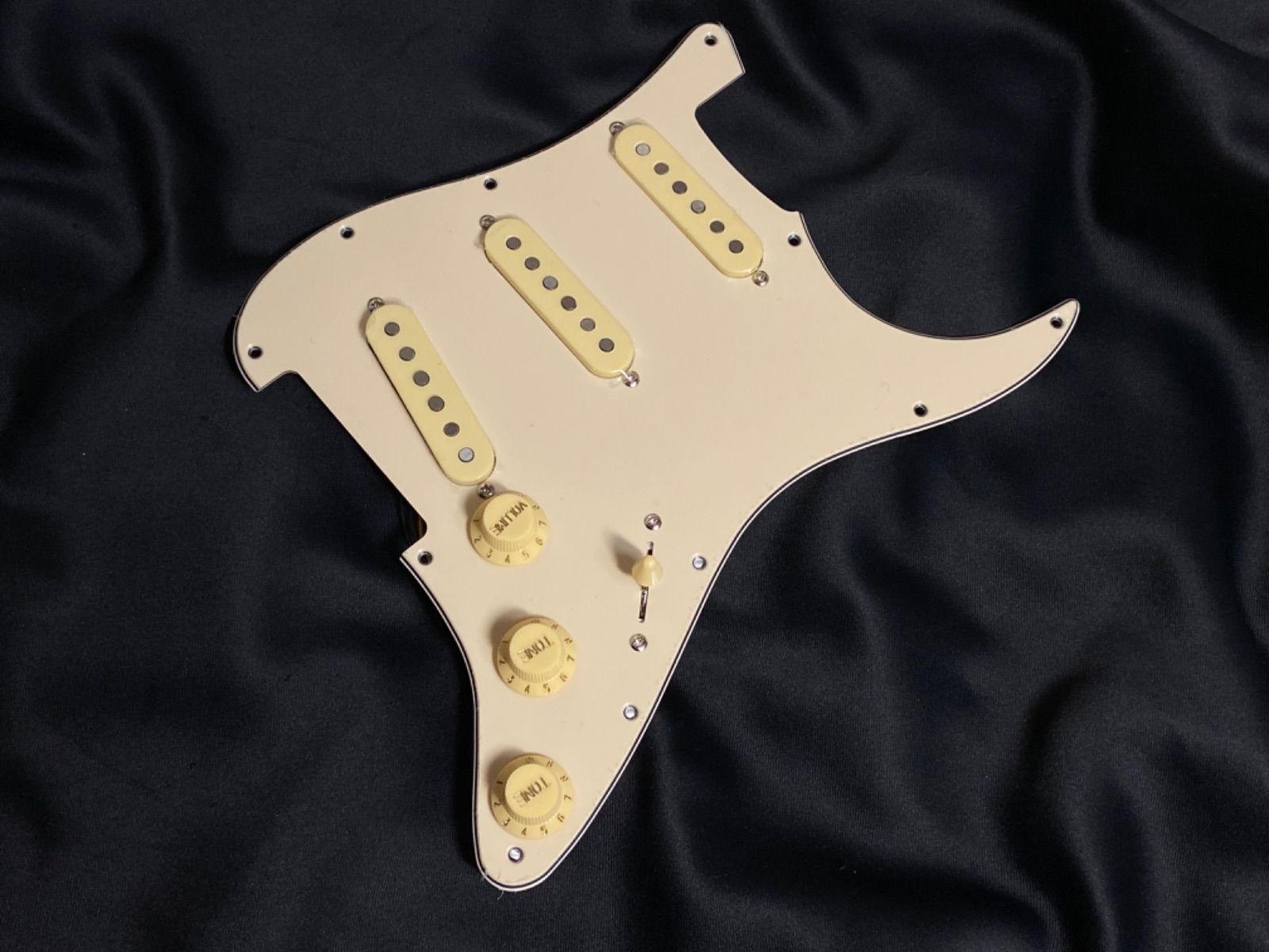ストラトキャスター ボディ No1 サテン塗装アルダー　ビンテージクリーム ストラトキャスター ボディ No1 サテン塗装アルダー ビンテージ