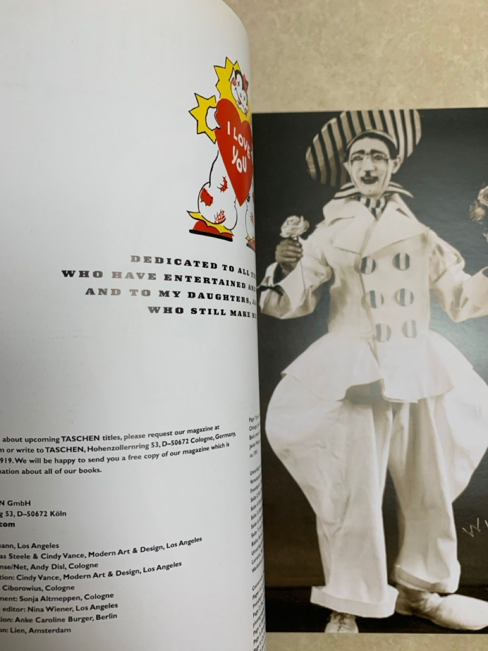 洋書 1000 CLOWNS More or Less a Visual History of the