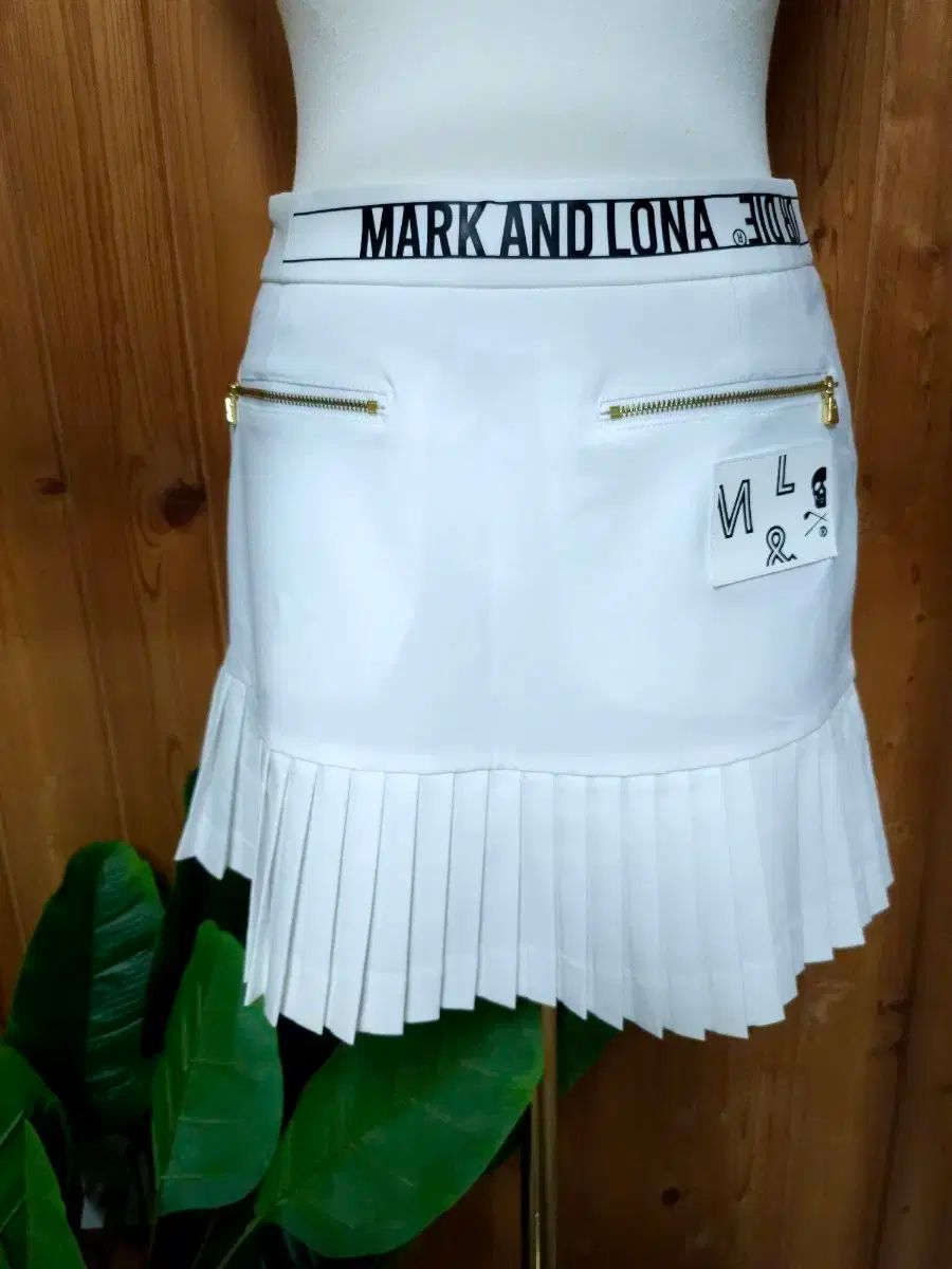 マークアンドロナゴルフスカート38サイズ MARK&LONA マークアンドロナ スカート 黒×白 ウエストゴム ロゴ