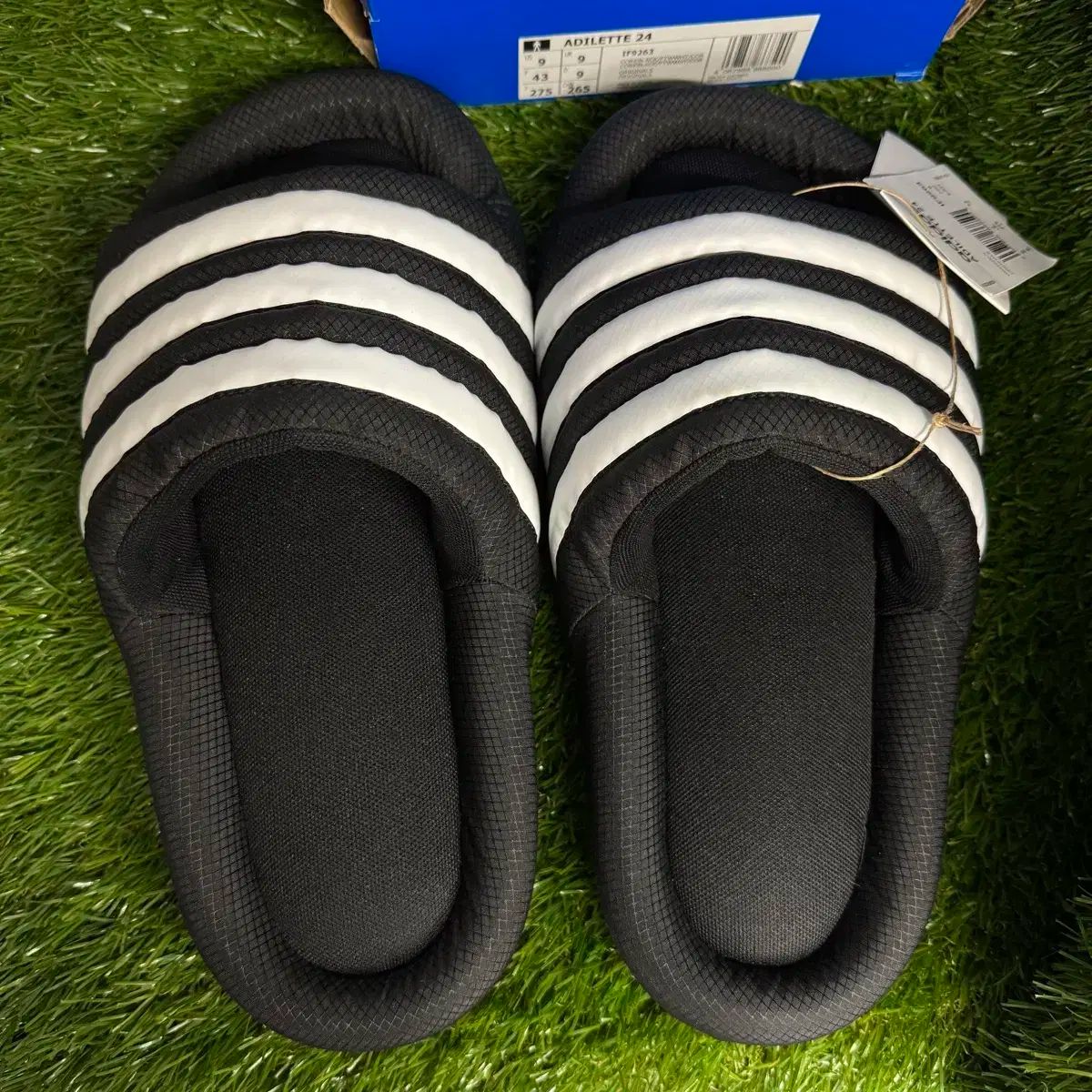 正規品，最新作 （ 275 ） adidas(アディダス) アディレッタ 24 コア 黒 クラウド 白 サンダル