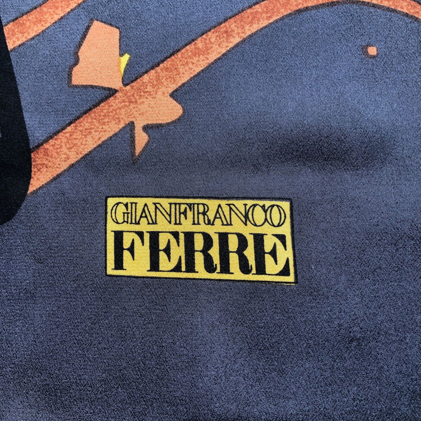 在庫処分セール GIANFRANCO FERRE（ジャンフランコ・フェレ）大判シルクスカーフ 小物