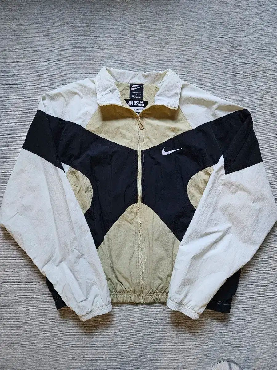 （ m ） Nike(ナイキ） リイシュー ウーブンジャケット ベージュ