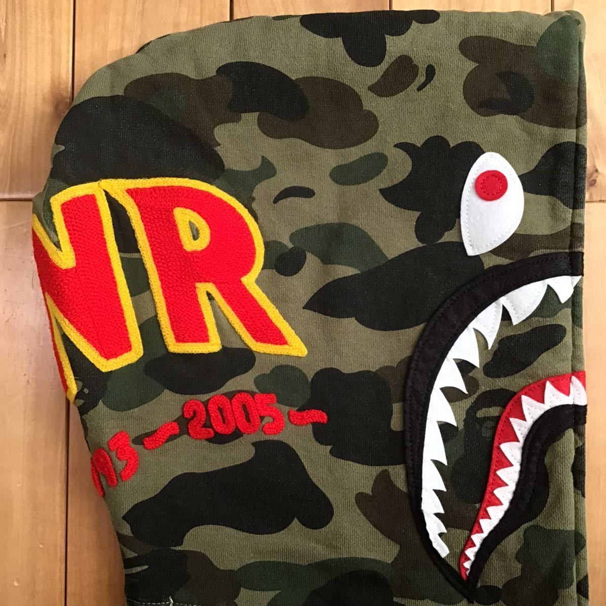BAPE シャーク＆タイガー クッション 40cm x 40cm 赤緑迷彩
