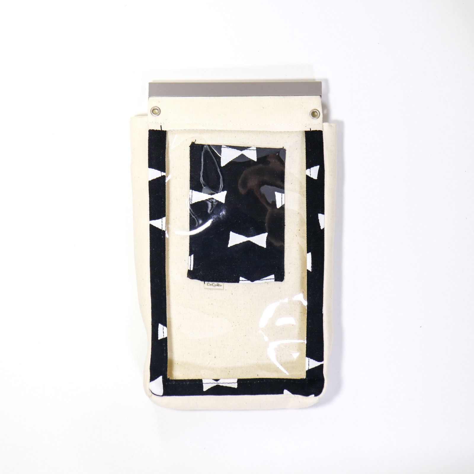 【rib.B】入れたまま操作可 色変更可 直線口金のスマホポーチ 北欧柄黒リボン