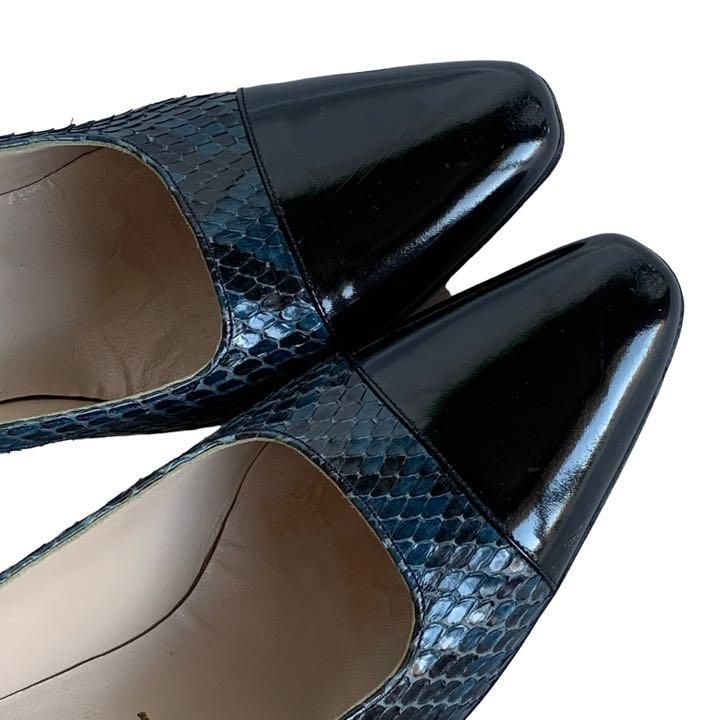 CHANEL シャネル レディース 35 パイソン パンプス ブルー 蛇 レザー CHANEL シャネル レディース 35 パイソン パンプス ブルー 蛇