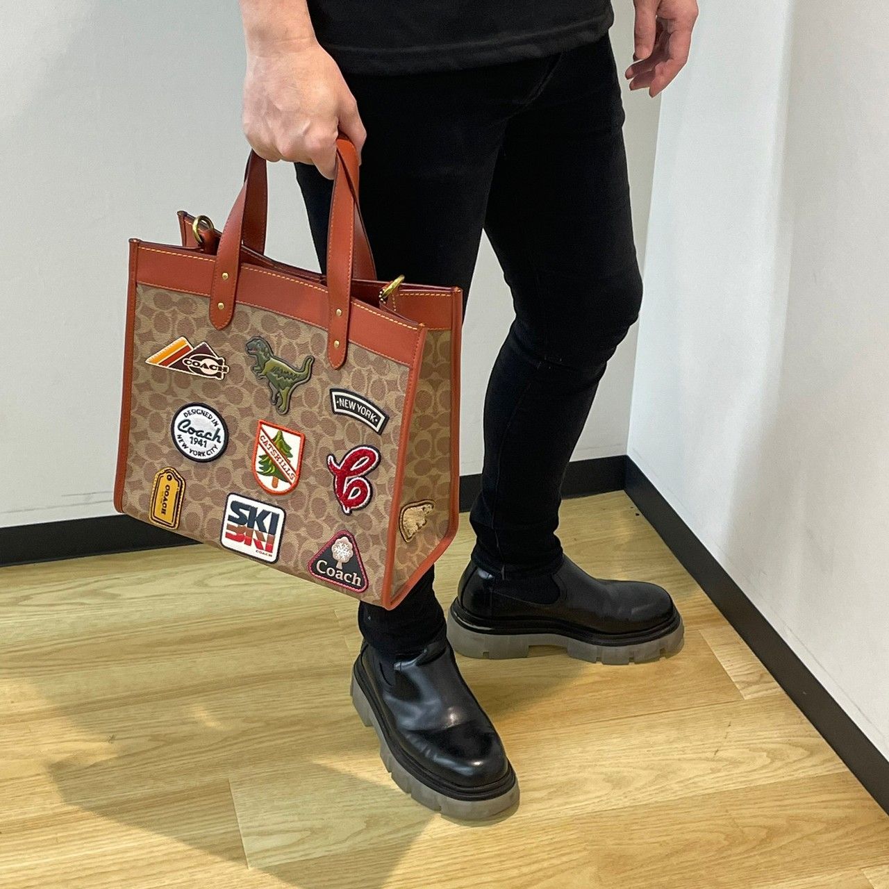 COACHフィールド トート シグネチャー キャンバス ウィズ パッチ