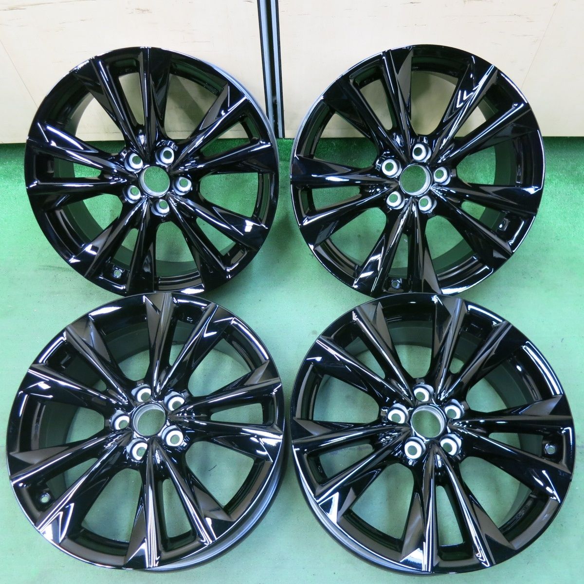 新車外し 付属品付き レクサス ES Fスポーツ 純正 ホイール 19インチ 19×8J PCD114.3|5H 5052803SYホ