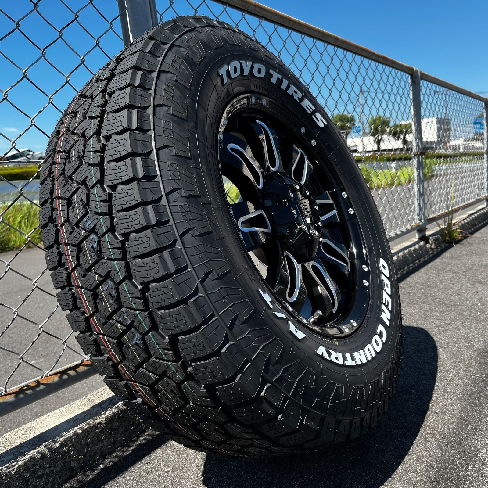 265|70R17