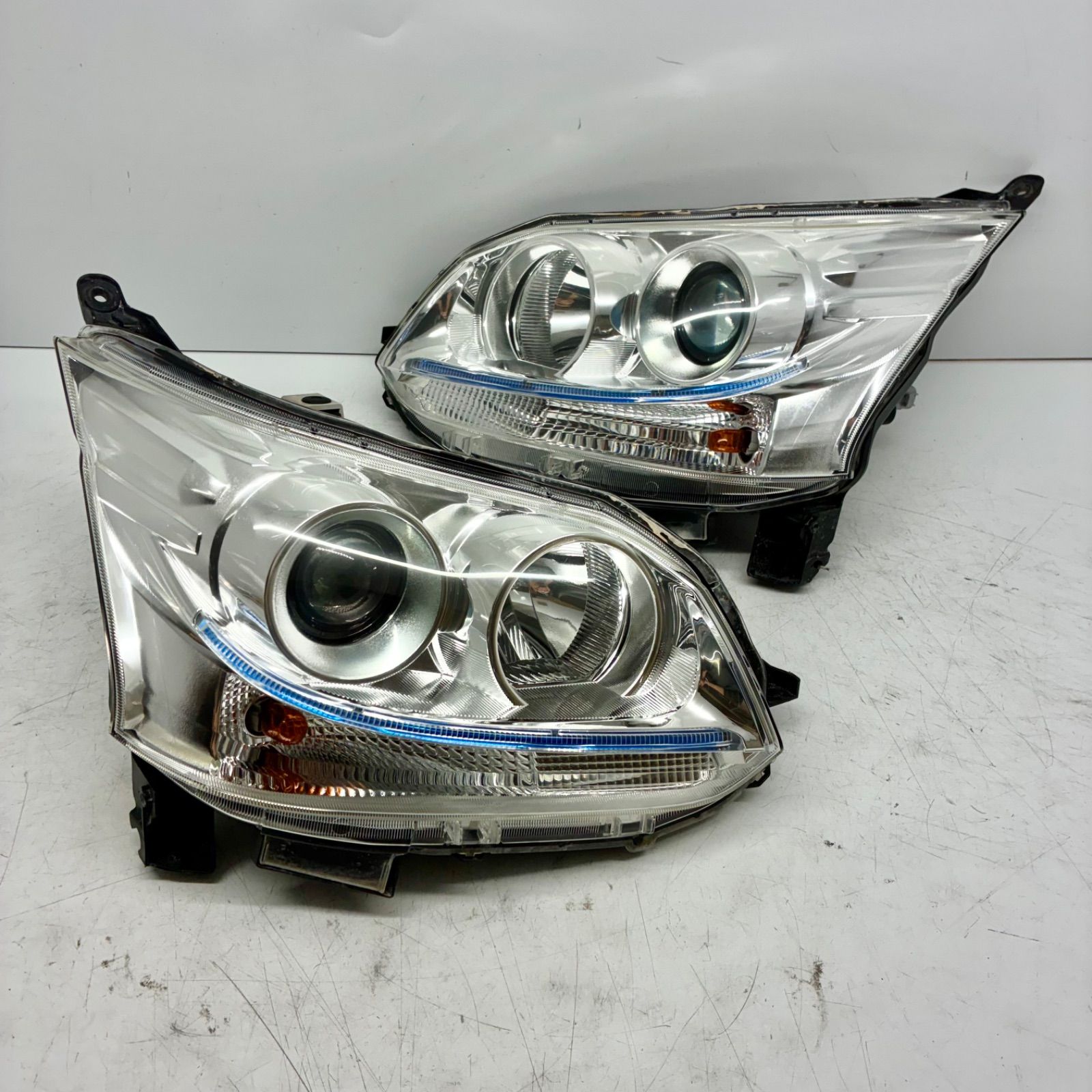 良品【コーティング済】ダイハツ LA100S LA110S ムーヴ 前期 ヘッド