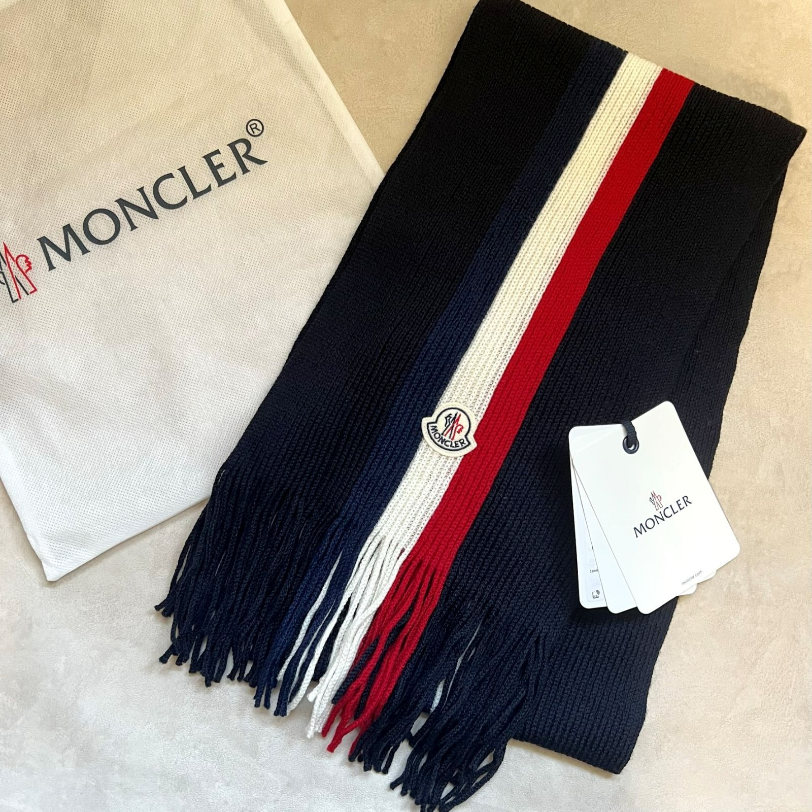 新品未使用タグ付き】モンクレール ロゴワッペン付 マフラー - メルカリ 