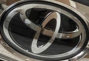 純正 トヨタ ランドクルーザー UZJ200 URJ202 ラジエータ グリル フロントパネル エンブレム
