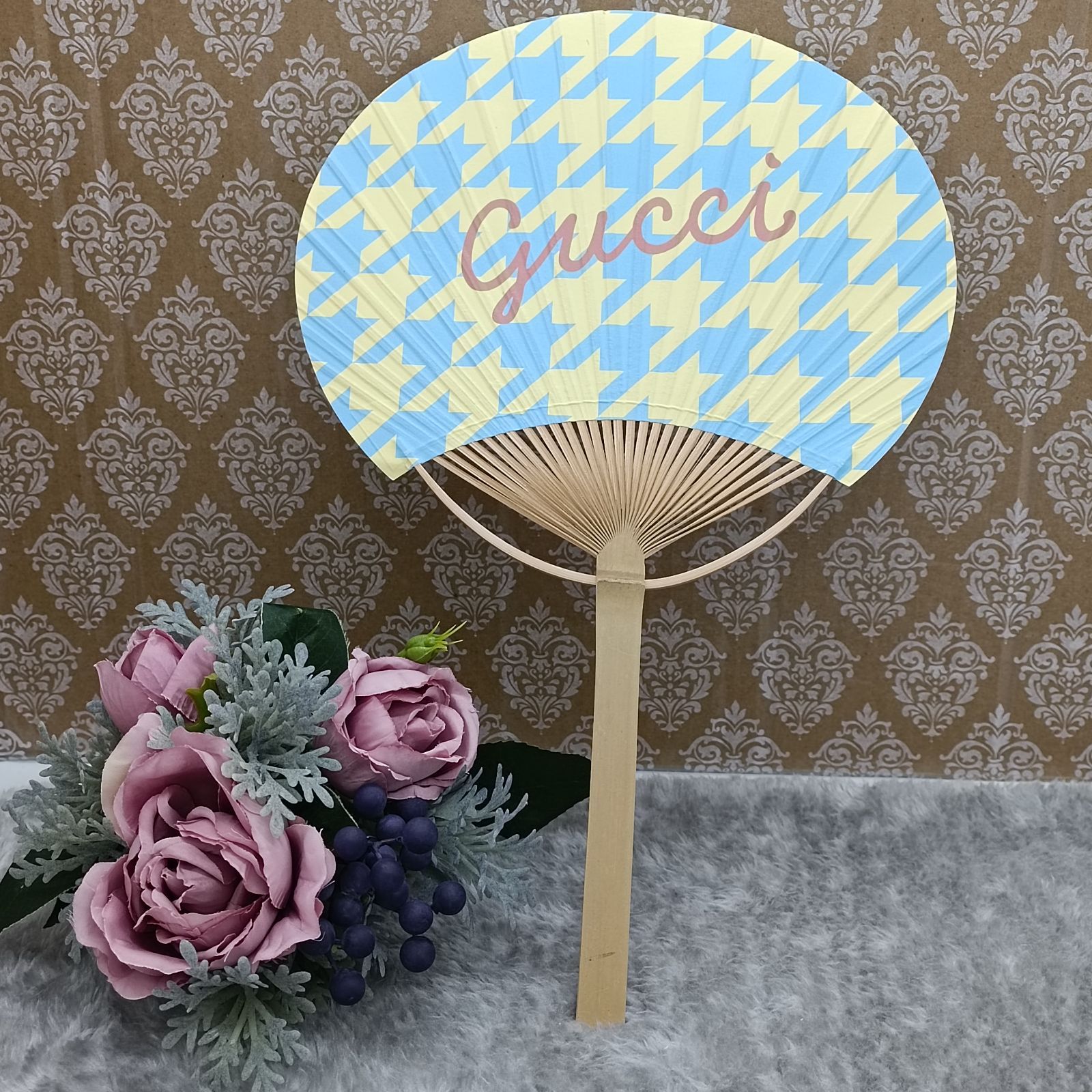 GUCCI うちわ　限定品❗️新品未使用 GUCCI うちわ - メルカリ