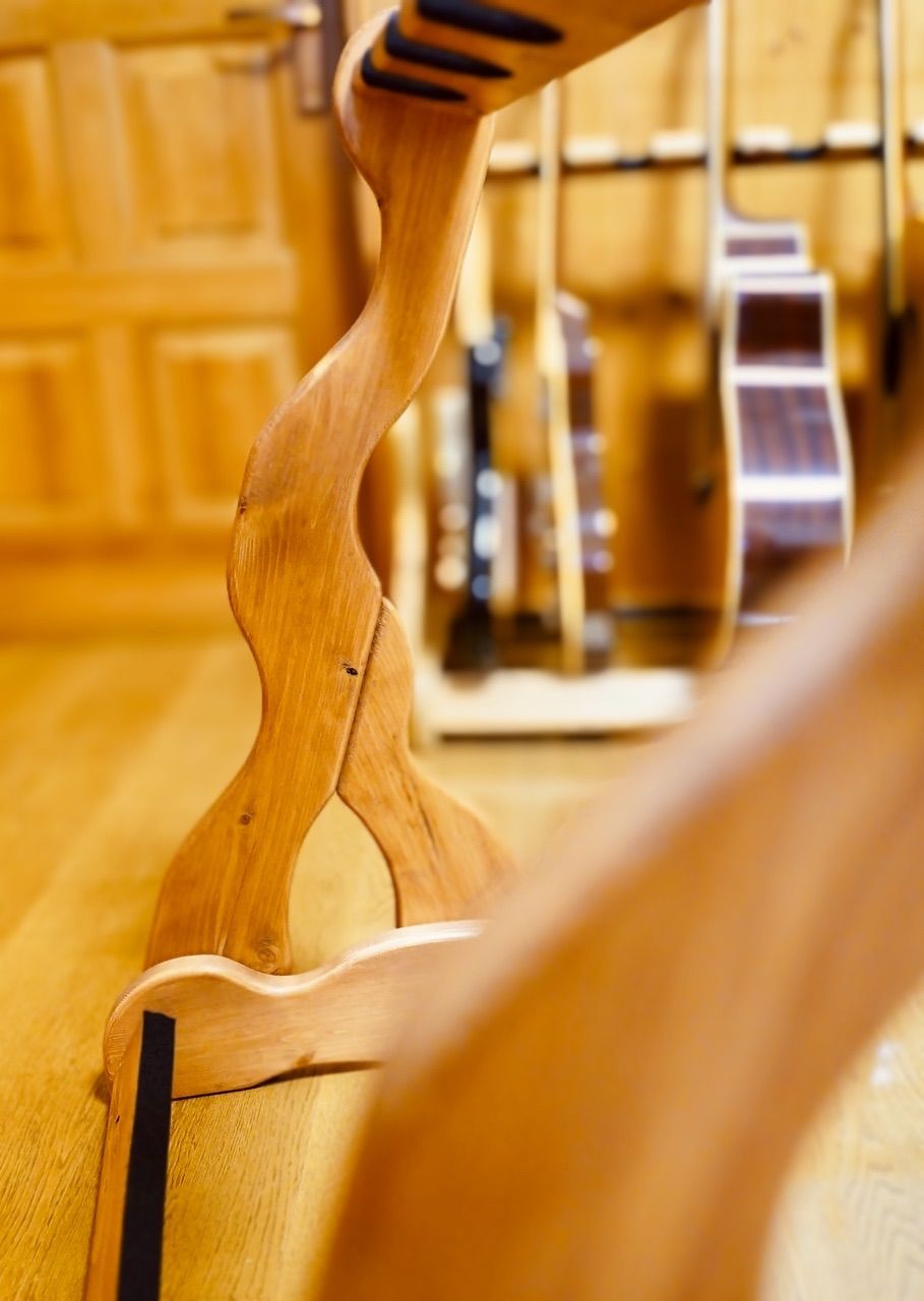 24時間以内に発送】手作り木工 木製ギタースタンド （チーク） ４本