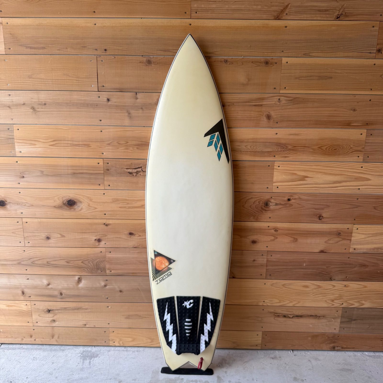 中古ファイヤーワイヤー FIREWIRE 5'10 V4 28.8L ダニエルトムソン