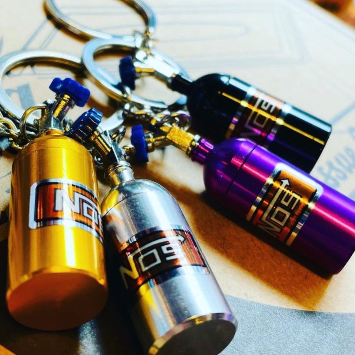 ワイルドスピード7 ミニカー2台、NOSキーホルダー2個セット、新品、未使用 キーホルダー NOS キーリング ワイルドスピード ボンベ ニトロ