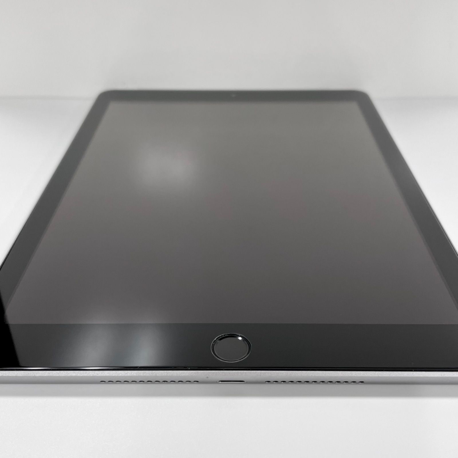 Apple iPad6世代 32GBスペースグレイ セルラーモデル！ iPad 第6世代