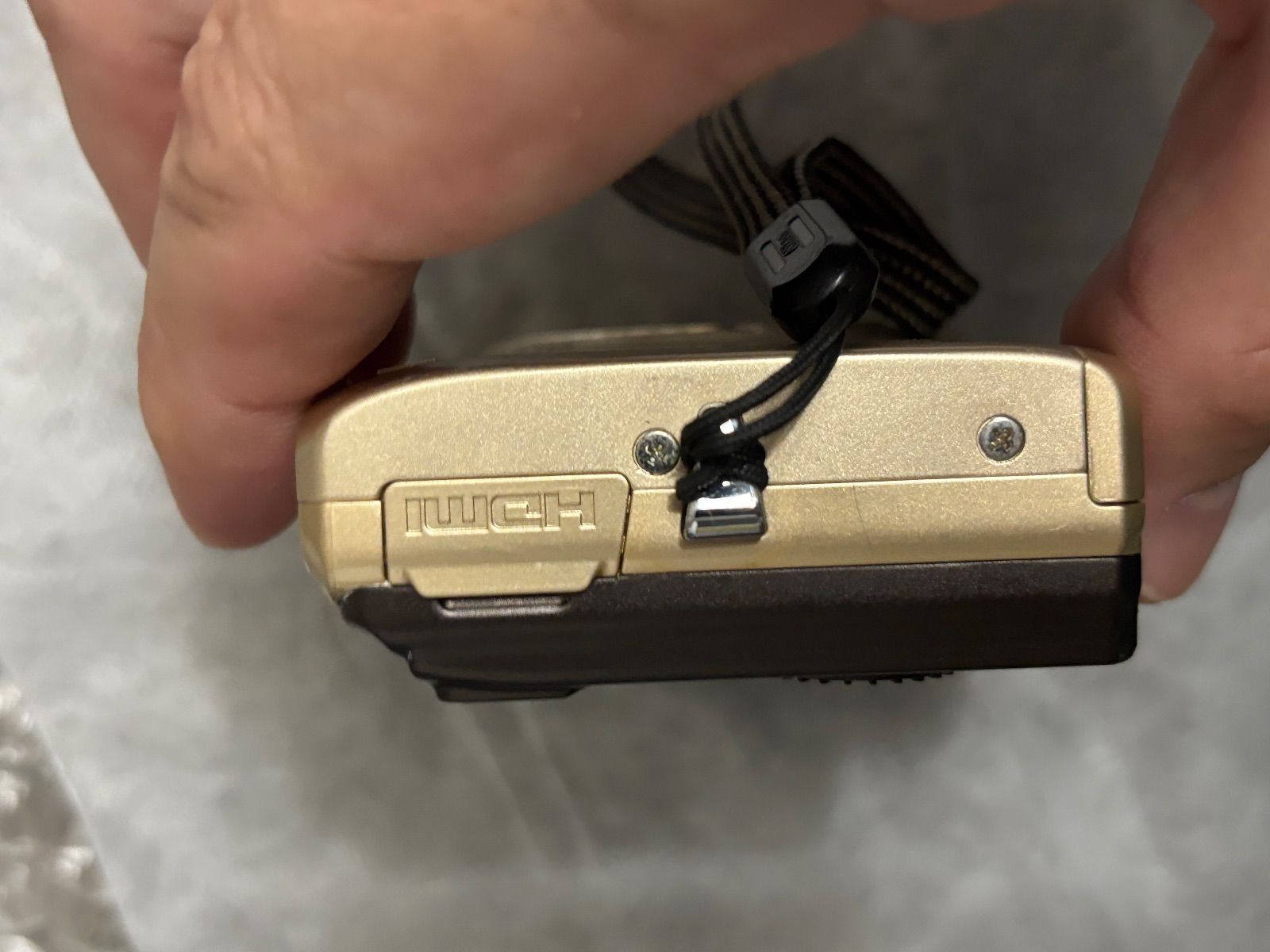 Nikon COOLPIX S6300 ゴールド Nikon Coolpix S6300 Gold Point and Shoot Digital Camera