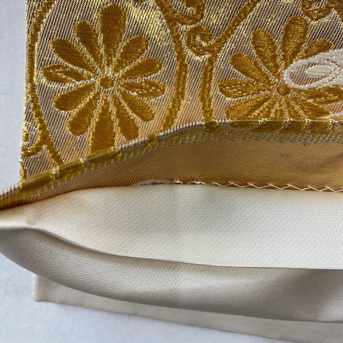 ムガシルク 金彩花唐草ライトベージュ全通柄 名古屋帯 (袋帯としても)極美品 楽天市場】ムガシルク（帯｜和服）：レディースファッションの通販