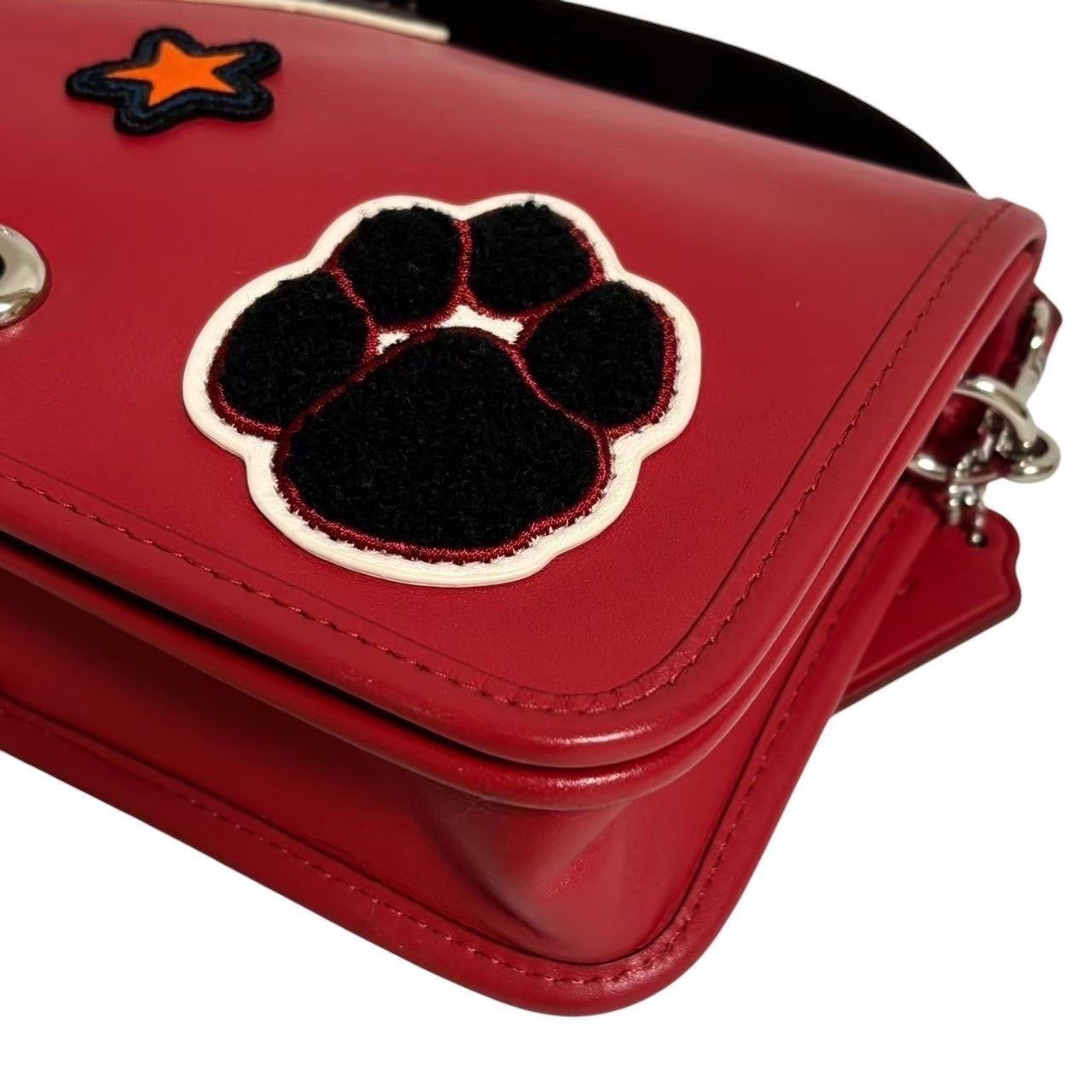 美品✨コーチ　ショルダーバッグ 2way ウィズ バーシティ パッチズ　ペニー COACH コーチ ショルダーバッグ 赤 マルチカラー クロスボディ