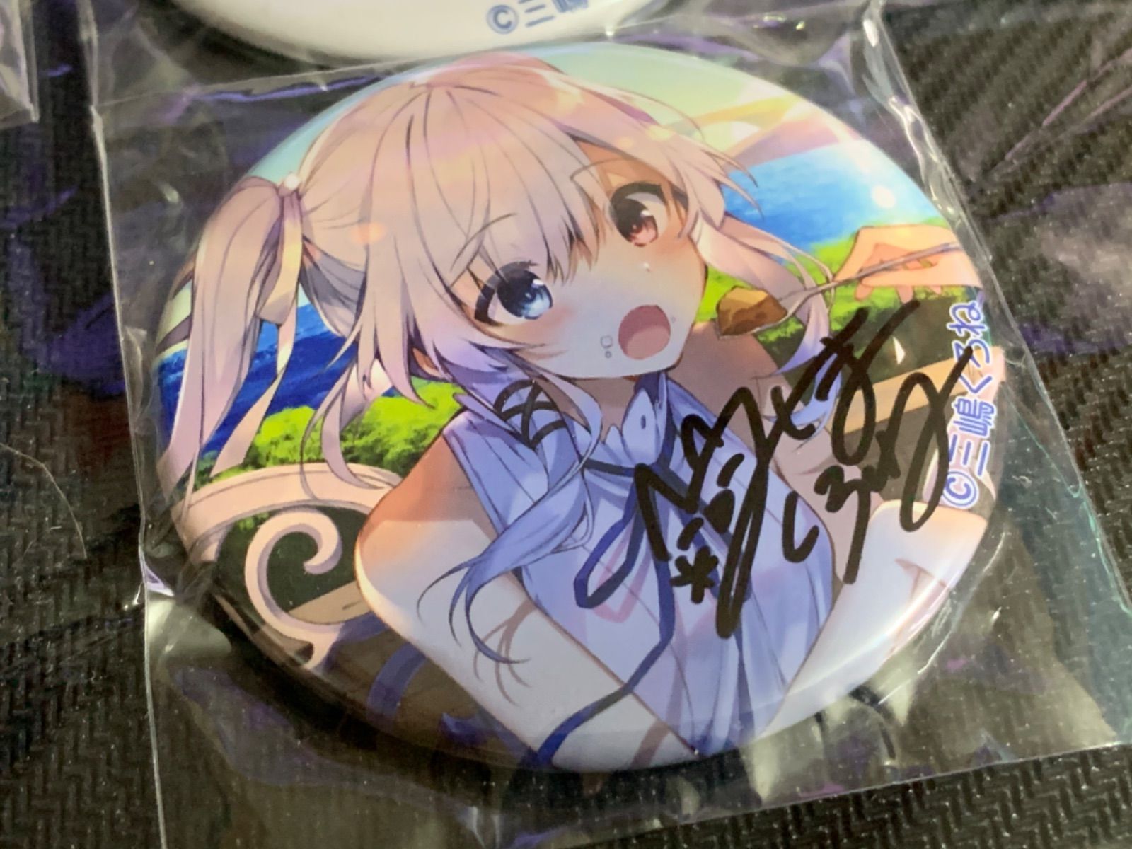 三嶋くろね 缶バッジ 7点セット 直筆サイン入り - メルカリ