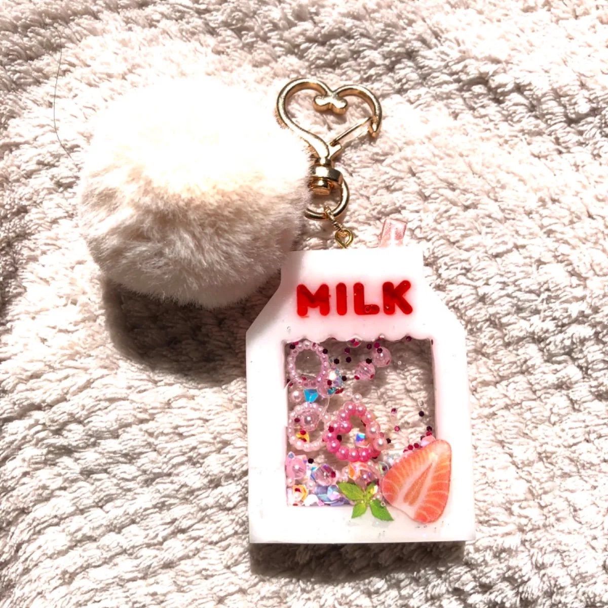 いちごミルクのシェイカー♡キーホルダー もふもふファー