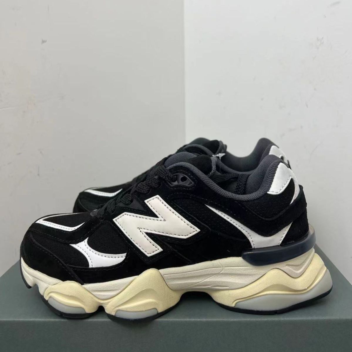 新品未使用 ニューバランス New Balance NB 9060 スニーカー