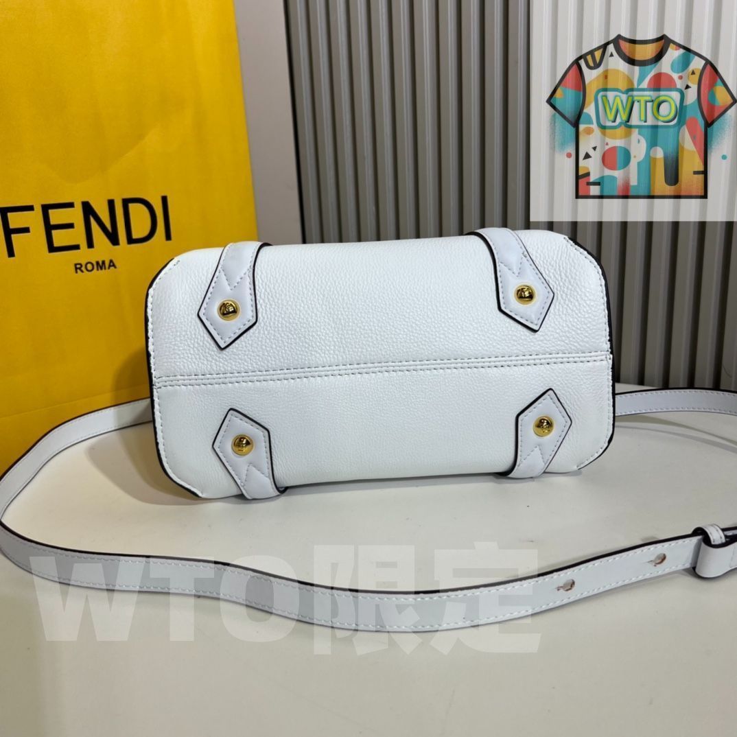 FENDIショルダーバッグ、リュックサック、手首バッグ、ポーチ