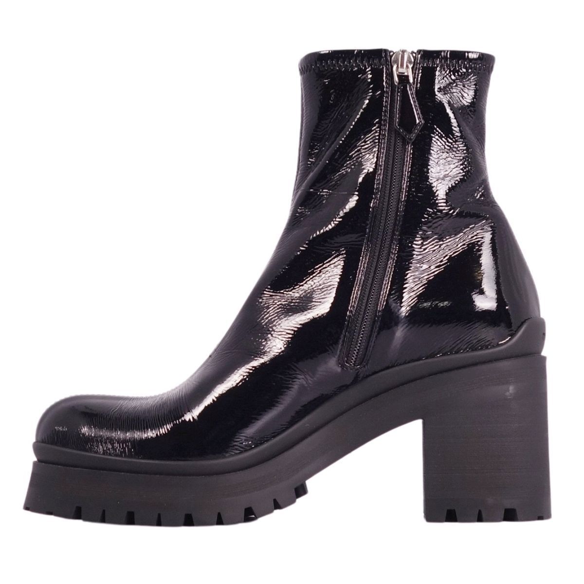 美品 ミュウミュウ miumiu ブーツ ショートブーツ エナメル