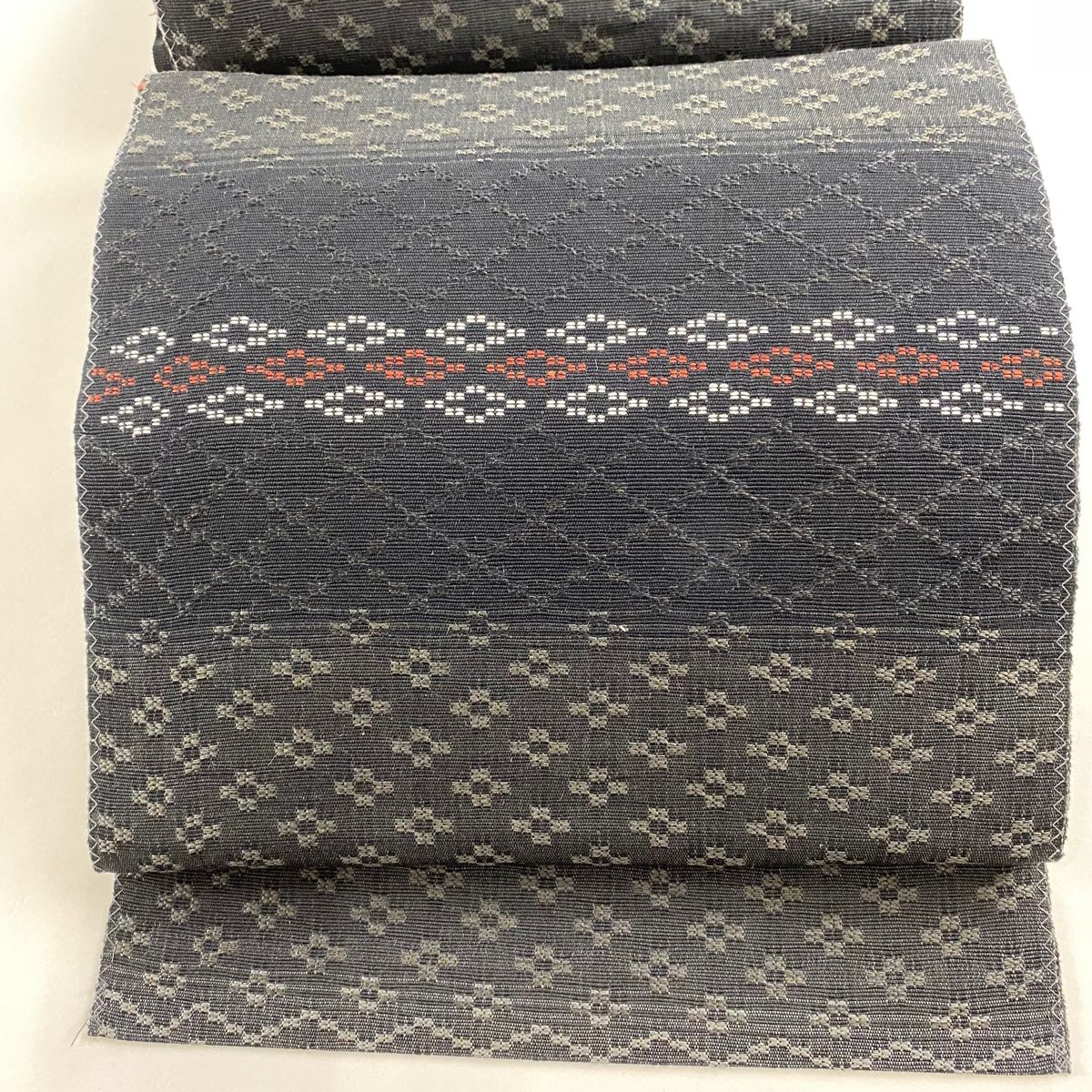 名古屋帯 美品 名品 八寸名古屋帯 松葉仕立て 段縞 幾何学模様 墨色