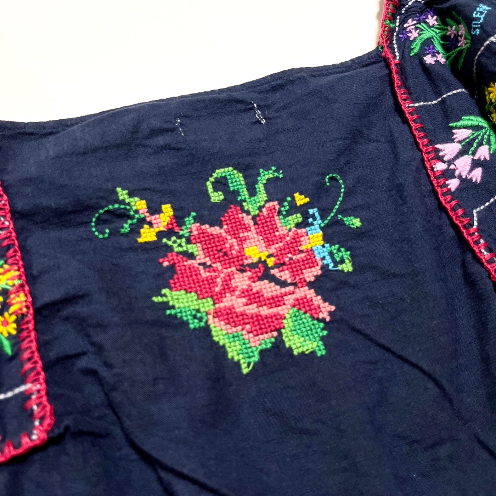 フラワー刺繍ブラウス