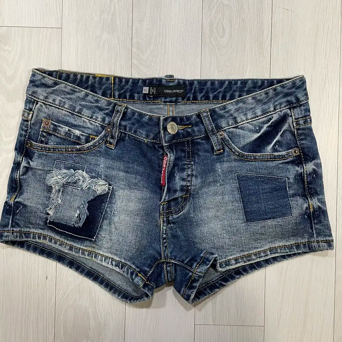 【希少】DSQUARED2 ディースクエアード ショートパンツ（S）黒y2k DSQUARED2 ディースクエアード ダメージ ボタンフライ デニム