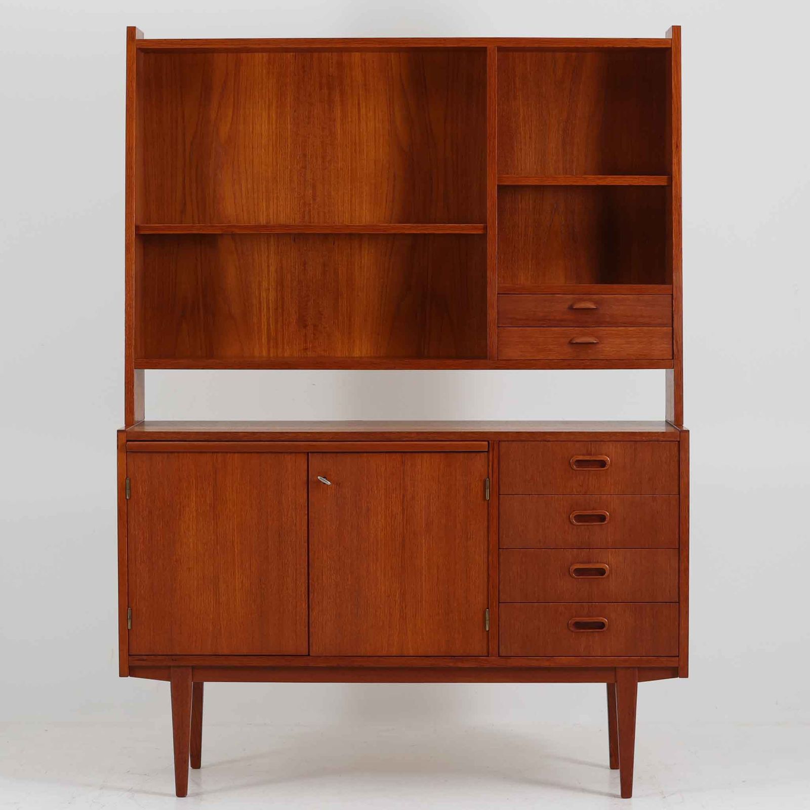 ディスプレイシェルフ チーク 幅119cm スウェーデン製 北欧ビンテージ家具 木製 食器棚 収納家具 ブックシェルフ|DK18709