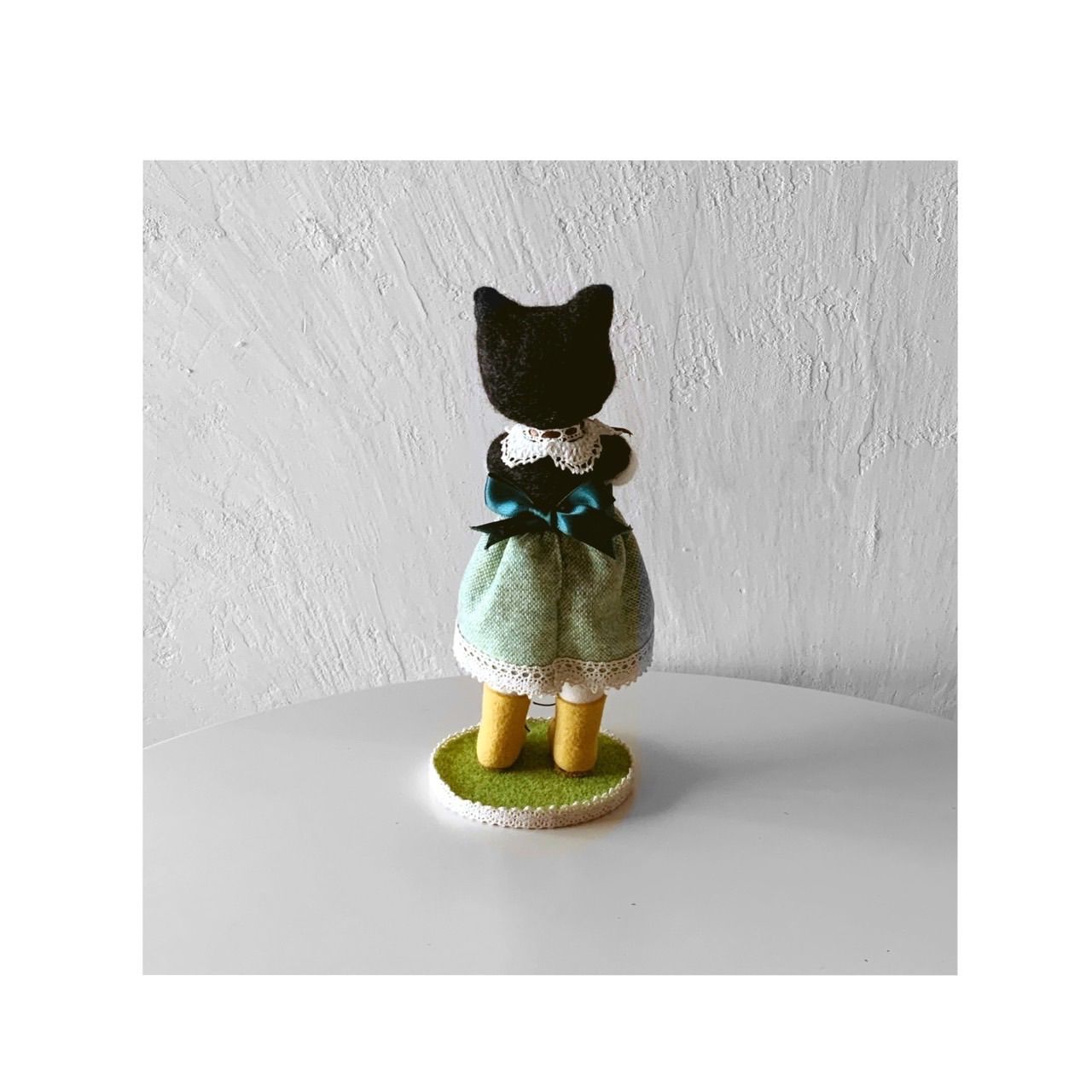 羊毛フェルト　猫(ハチワレ猫) さらに2匹生まれております。 サバ白ちゃんに、白の部分が広めの