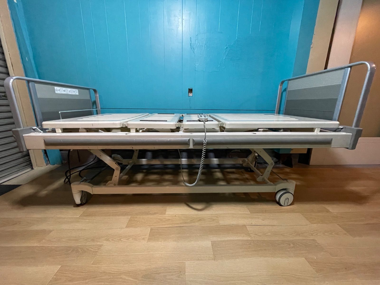 パラマウントベッド　3モーター　電動ベッド　電動介護ベッド　リモコン付き パラマウントベッド 3モーター 電動ベッド 電動介護ベッド