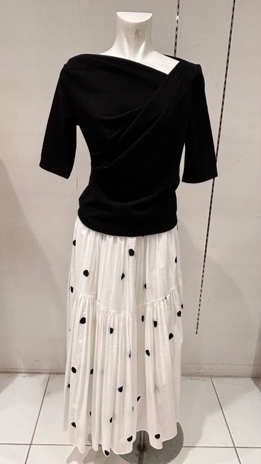 ワンショルダードレープカットソー snidel