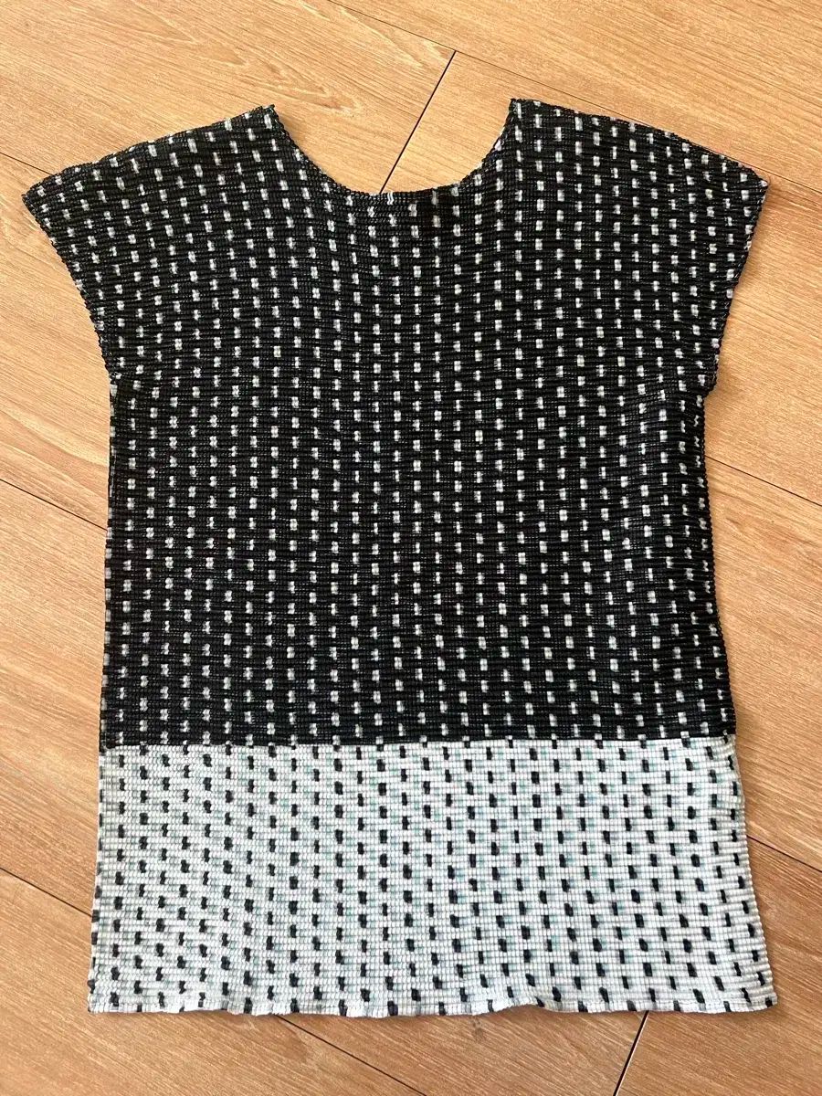 ISSEY MIYAKE イッセイミヤケ ビューティー Tシャツ