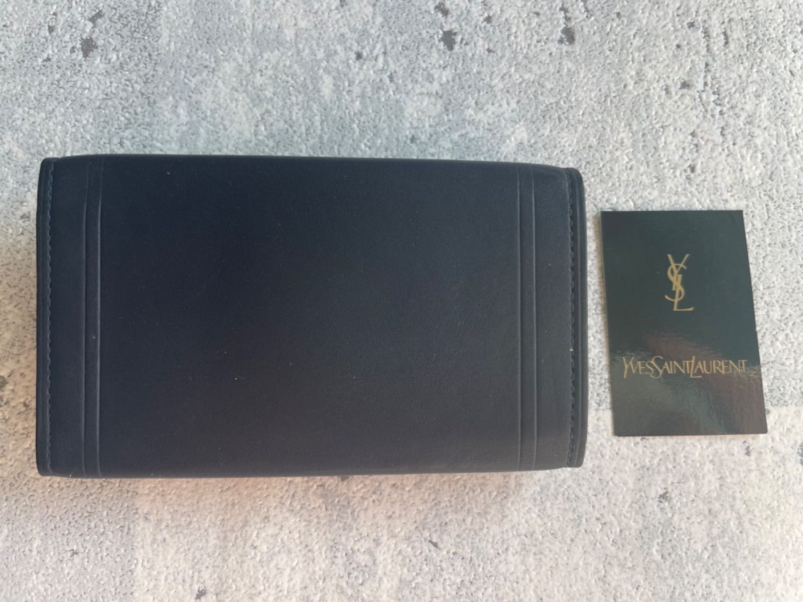 Yves Saint Laurent カサンドラロゴ レザーキーケース ネイビー - メルカリ 
