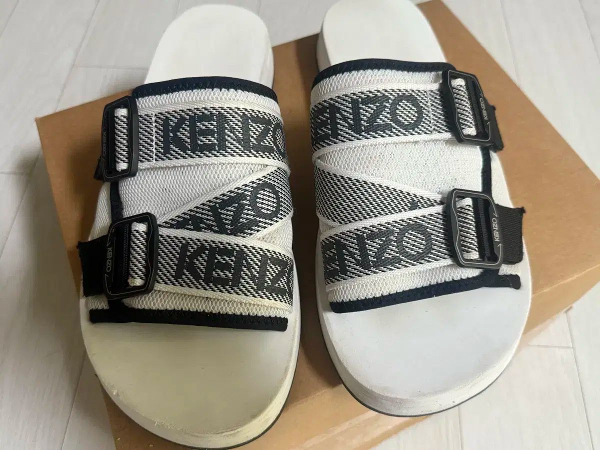 KENZO サンダル 43 27.5 レアサイズ 新品未使用 KENZO(ケンゾー) / サンダル/43/BLK | 中古品の販売・通販なら