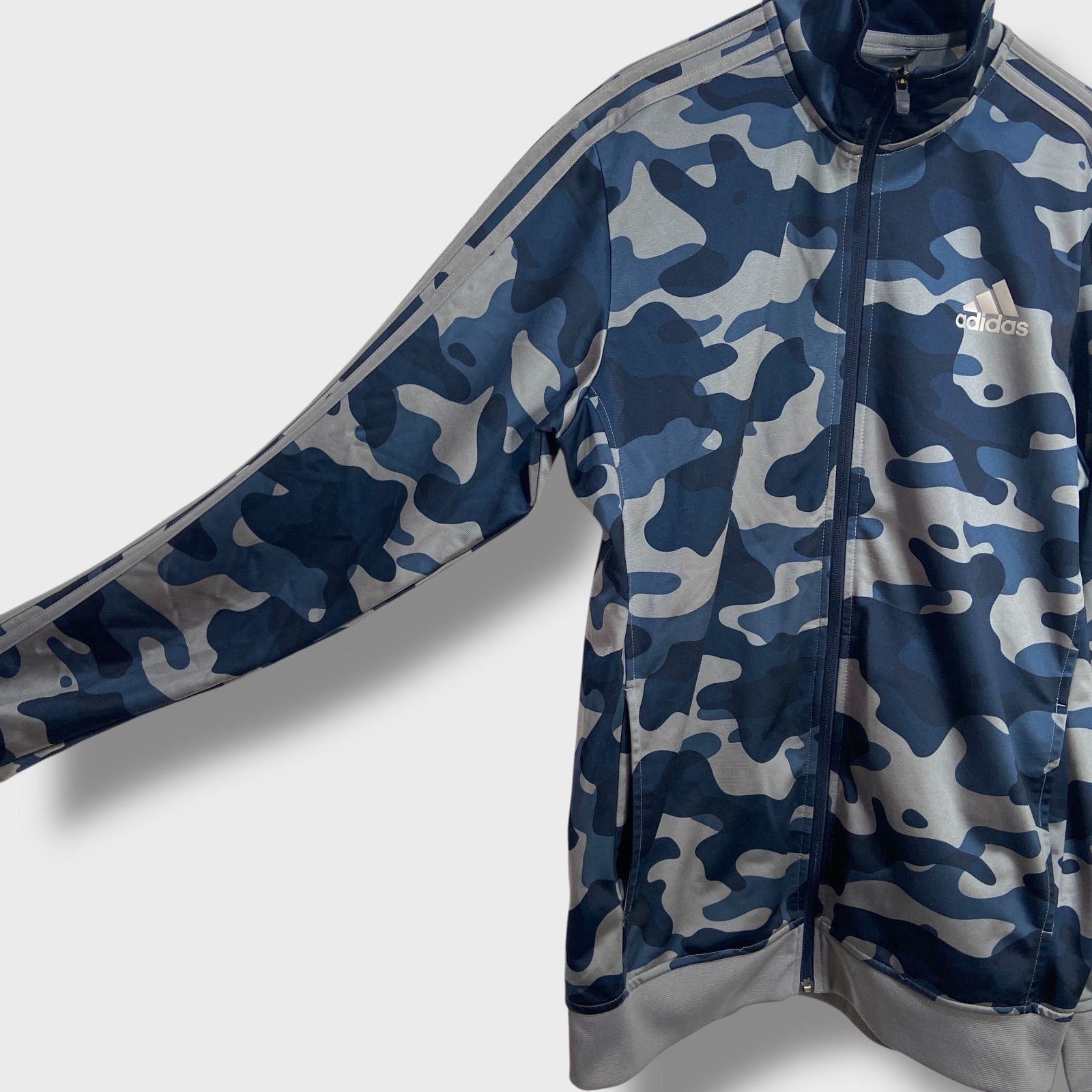 アディダスオリジナルス　トラックジャケット　Ｍ　迷彩柄 adidas アディダスオリジナルス トラックジャケット 総柄