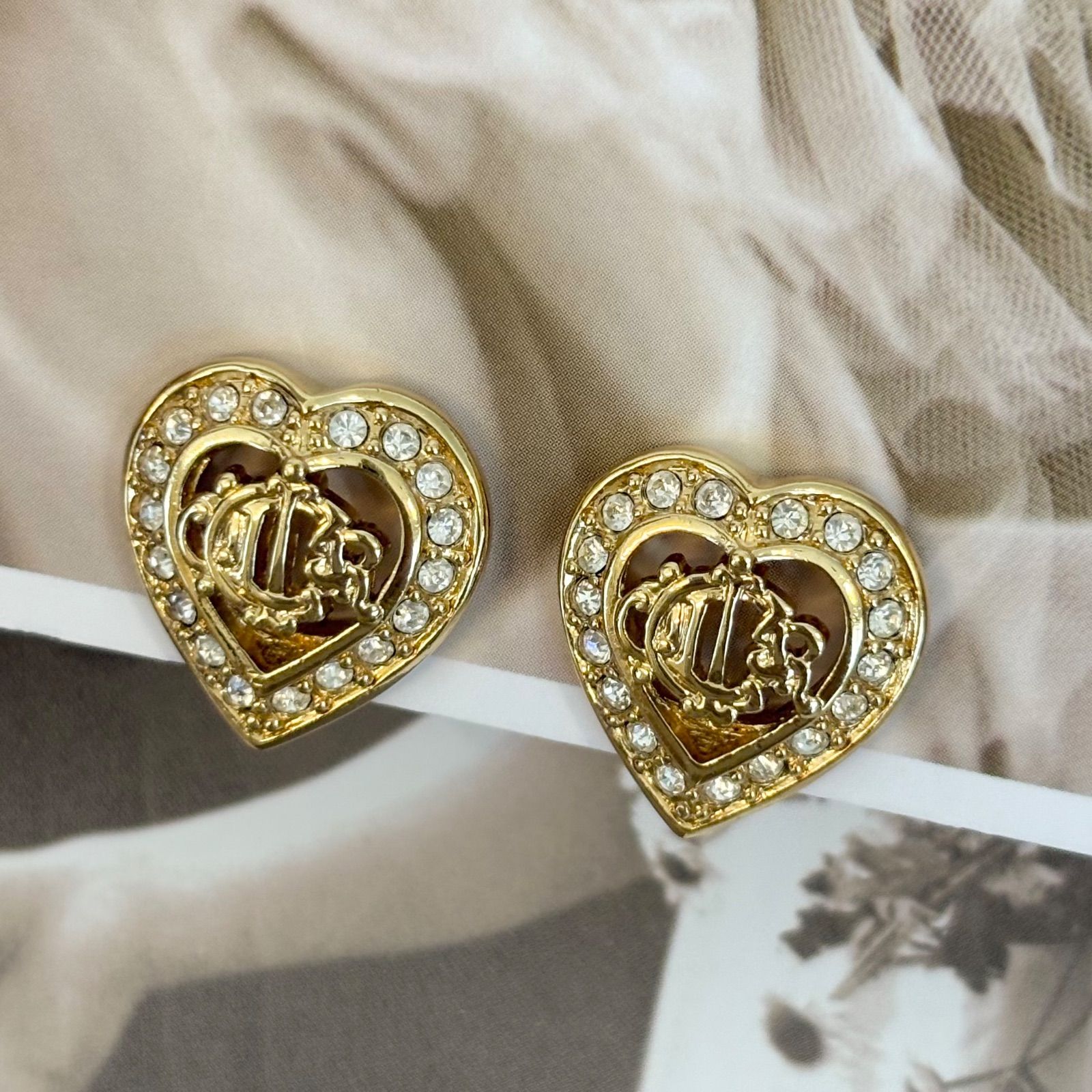 【ギフトにも】DIOR CDロゴ ハート ラインストーン ピアス 極美品】 【箱付き】Dior イヤリング CD 旧ロゴ エンブレム