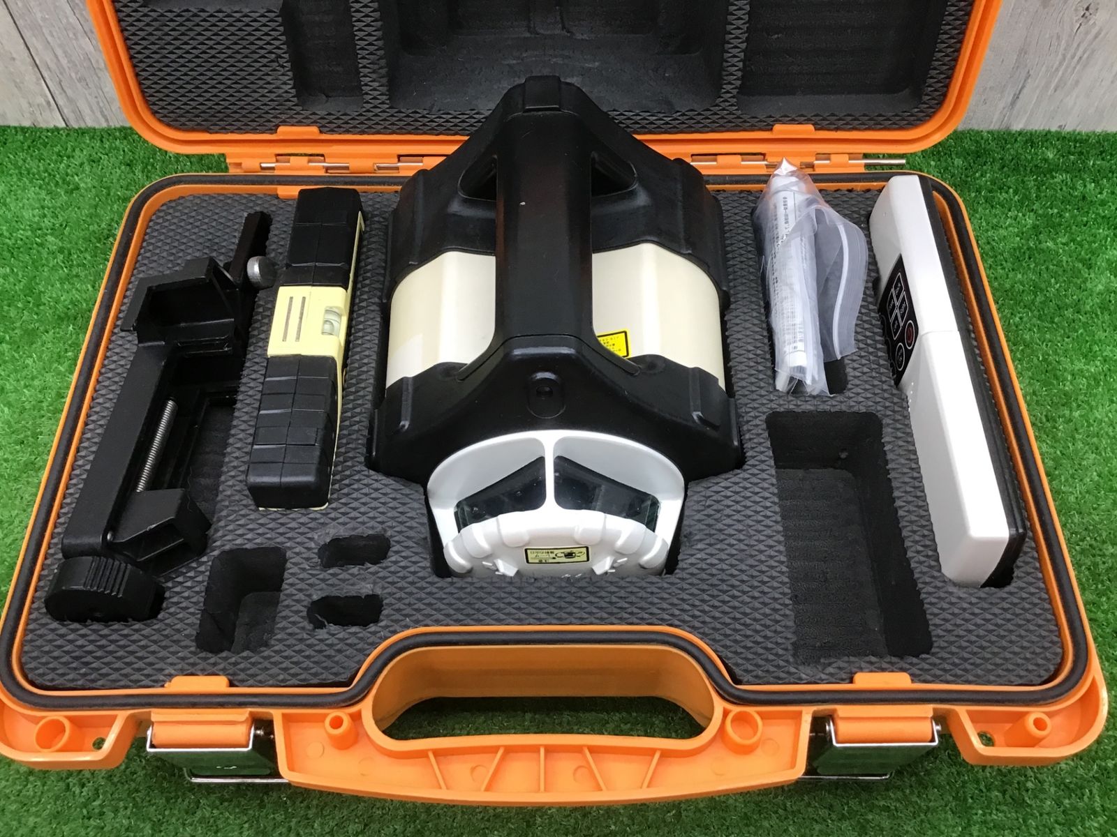 Bランク STS ♪回転レーザレベル STS-H600♪受光器 リモコン付属♪三脚 ♪アクトツール富山店♪O