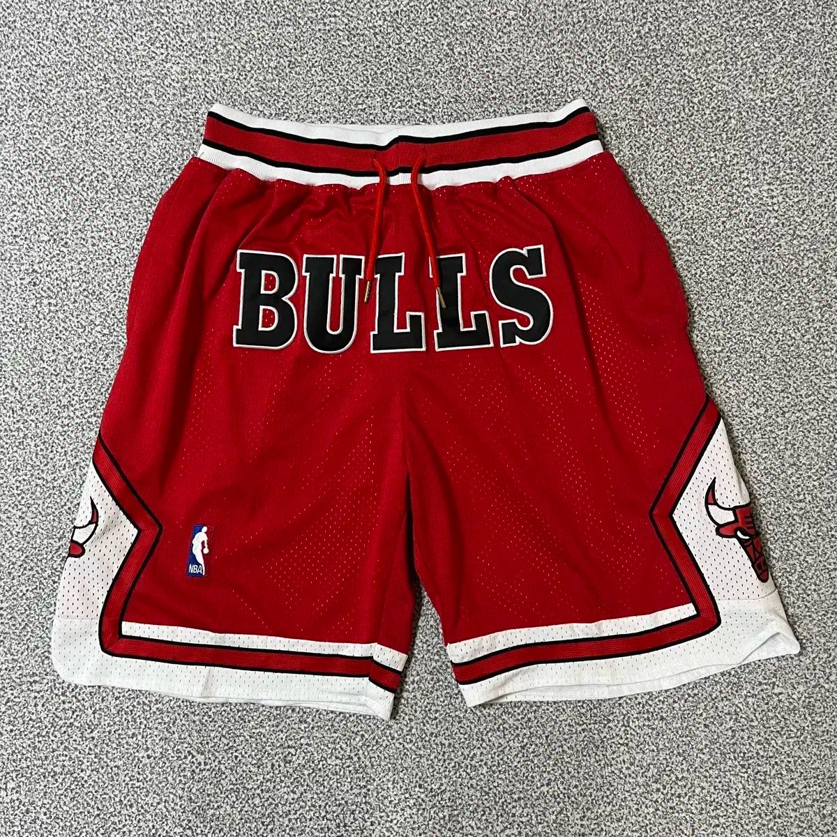 NBA Chicago Bulls（シカゴ・ブルズ） ジャスト・ドーン 半ズボン L