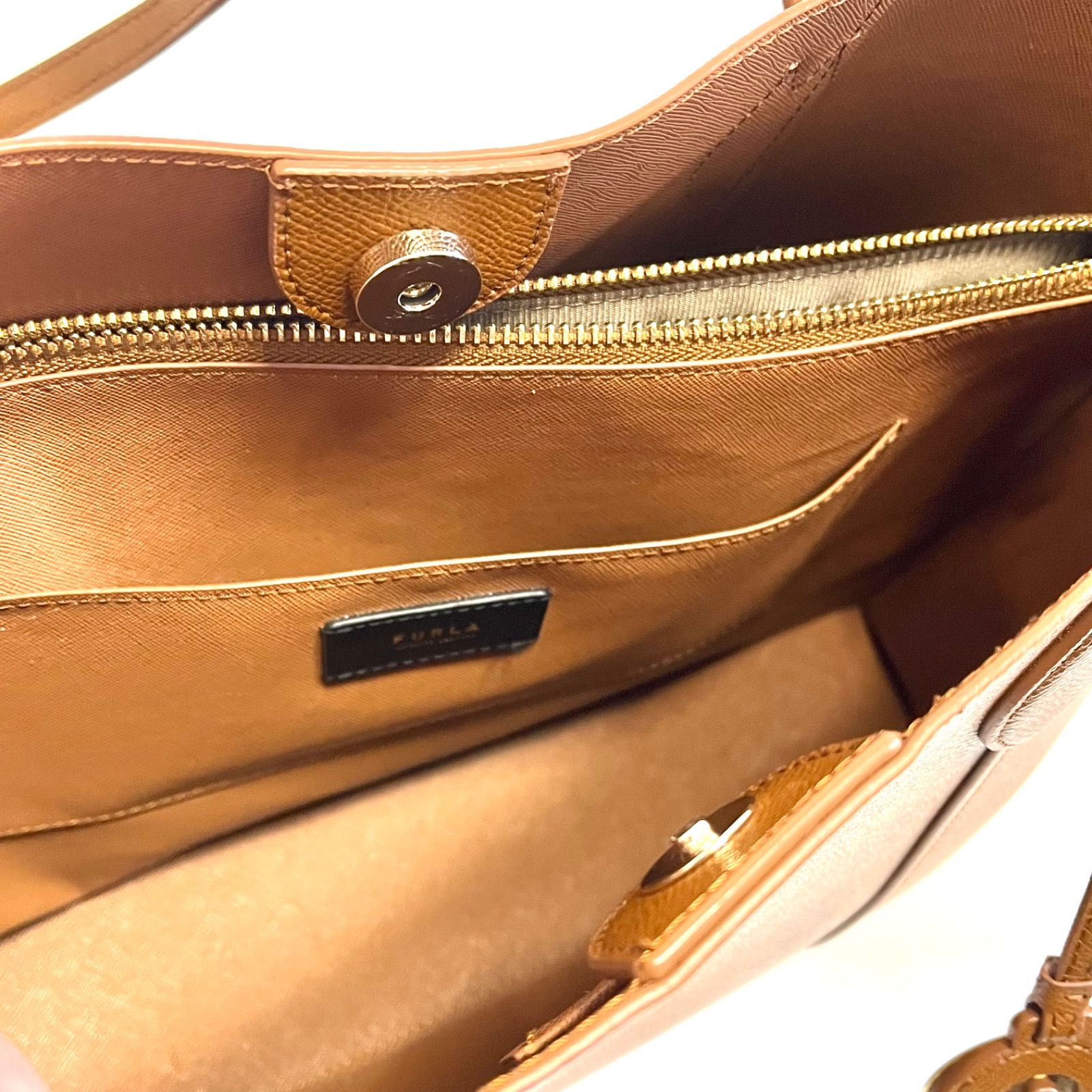 極美品】FURLA フルラ ヴィットリア Lサイズ ブラウン チャーム付き