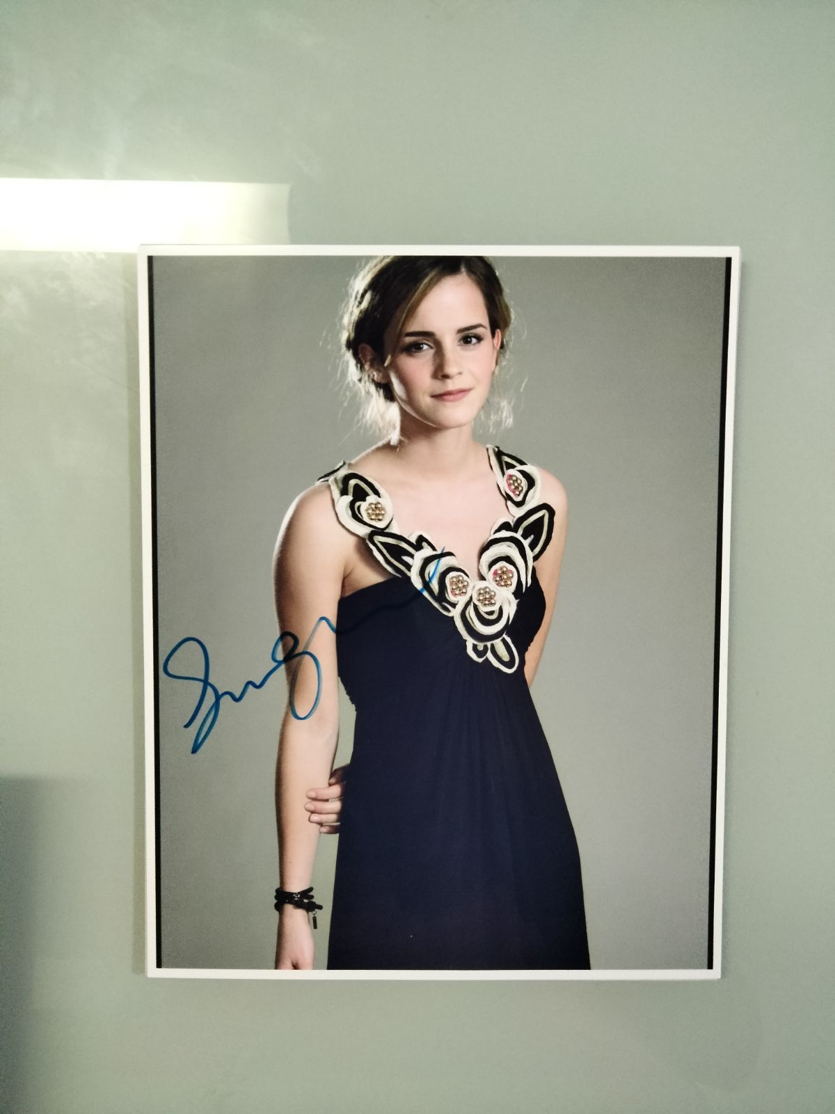 エマ・ワトソン直筆サイン入り超 大型写真…Emma WatsonDVD
