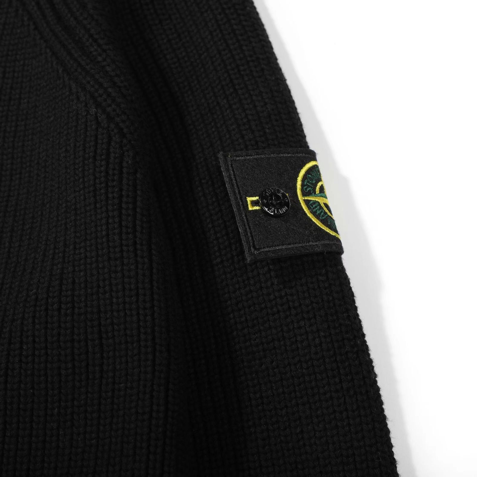 Stone Island（ストーンアイランド）クラシックバッジ付きフード付きスウェット