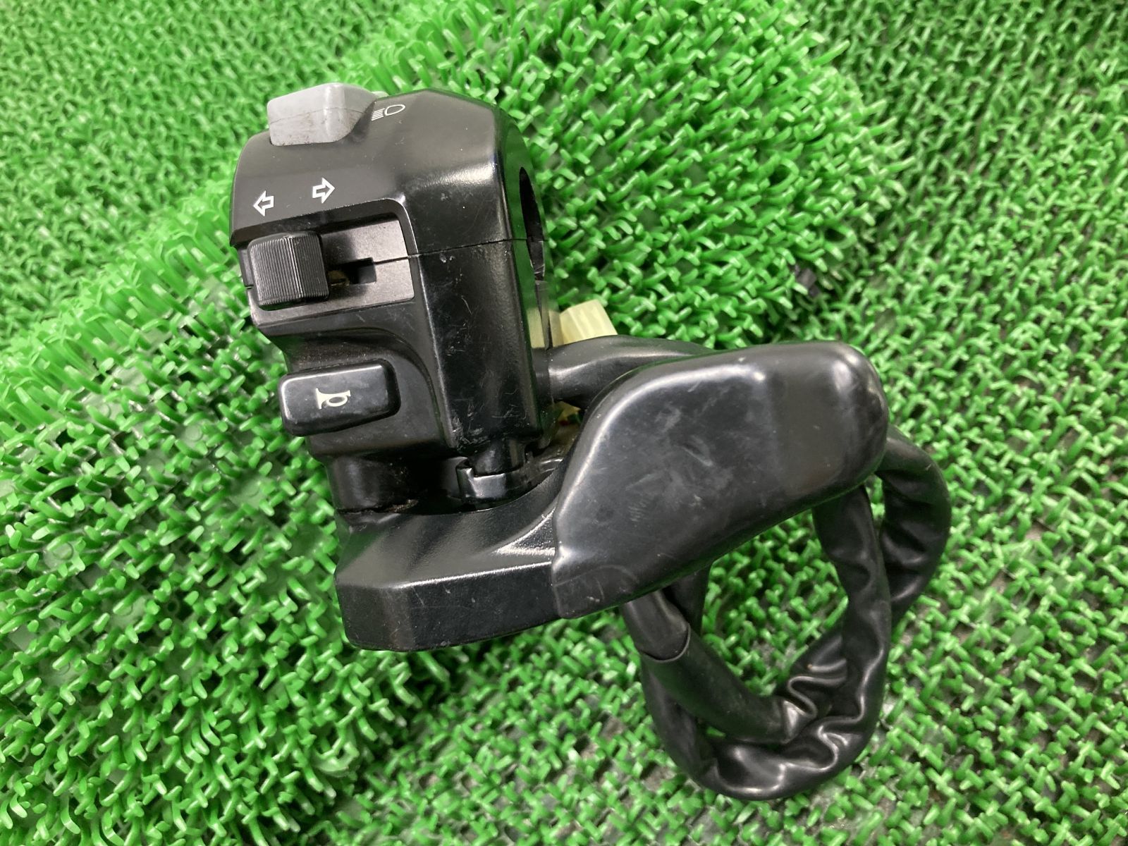 マジェスティ ハンドルスイッチ 左 ヤマハ 純正 バイク 部品 SG03J Majesty パーキングレバー 割れ欠け無し 品 品薄