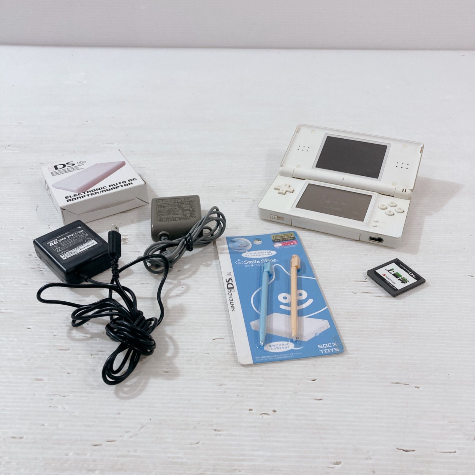ニンテンドーDSlite本体ソフトセット充電器付き 任天堂 DSLite 本体 ホワイト 中古 充電器＆タッチペン付 すぐ