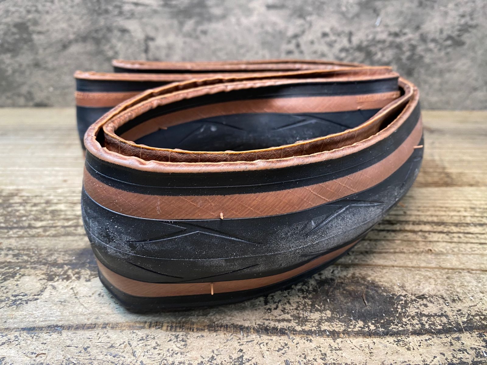 JM448 ハッチンソン HUTCHINSON BLACKBIRD FLANC TAN 700x28C TUBERESSREADY タイヤ 1本 BRIGHTFACE_UK